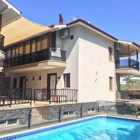 بيت للعطل Miray Villas